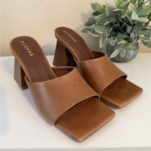 ALOHAS Tan Chunky Block Heel Mules
